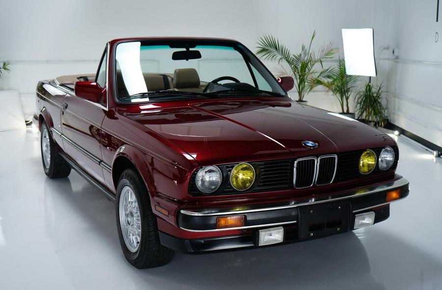  BMW 325i Convertible (Calypso Red) 1990 года  (фото 12 из 190)